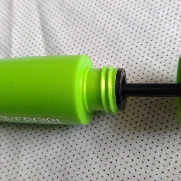 CoverGirl black mascara NWOT - Picture 3 of 3